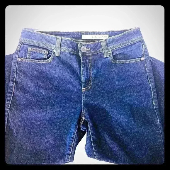 DKNY BLUE DENIM JEANS  STRECHABLE. SIZE 12 - Picture 5 of 5